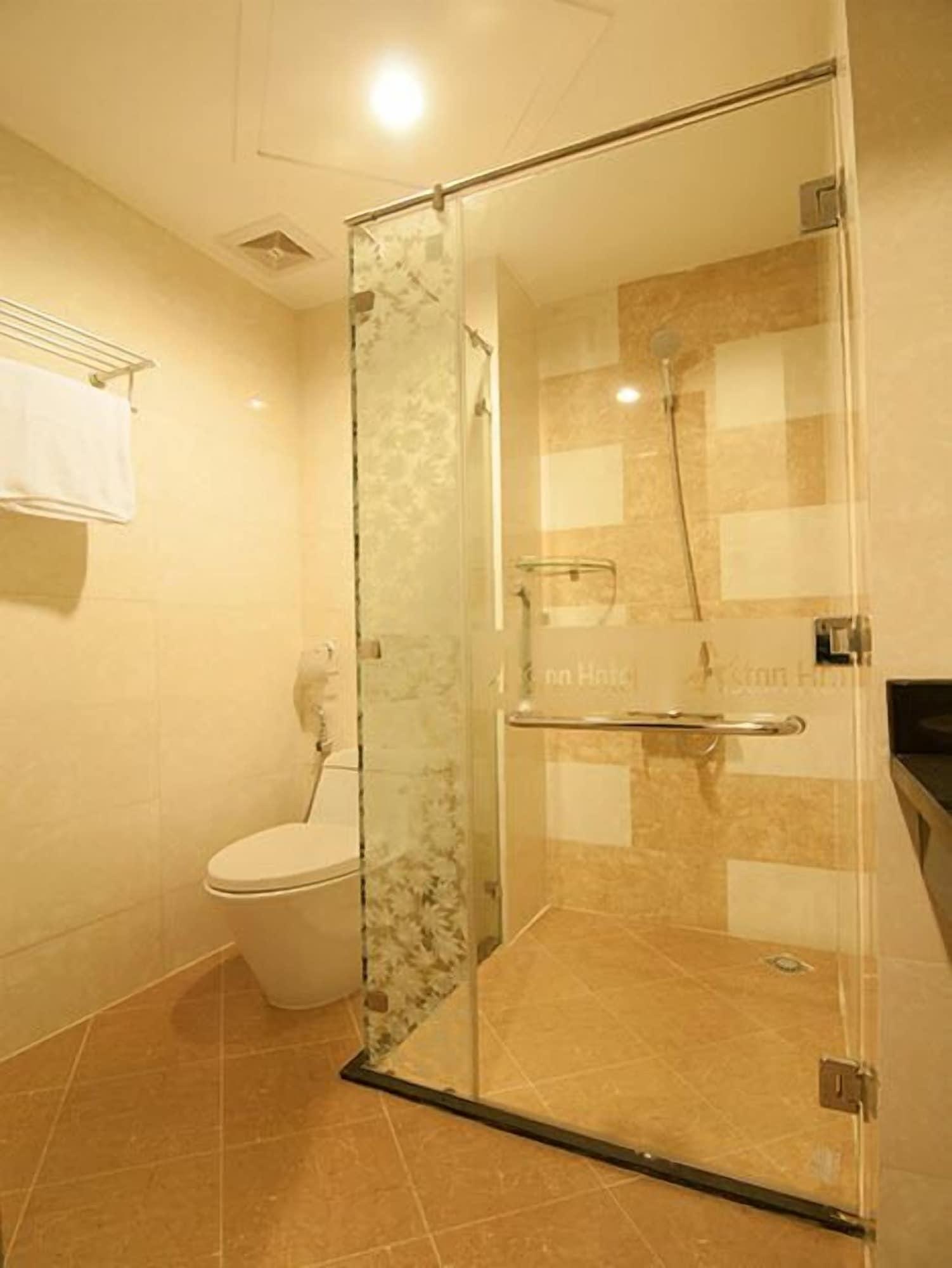 Valentine Saigon - Bui Vien Street Hotel 3*