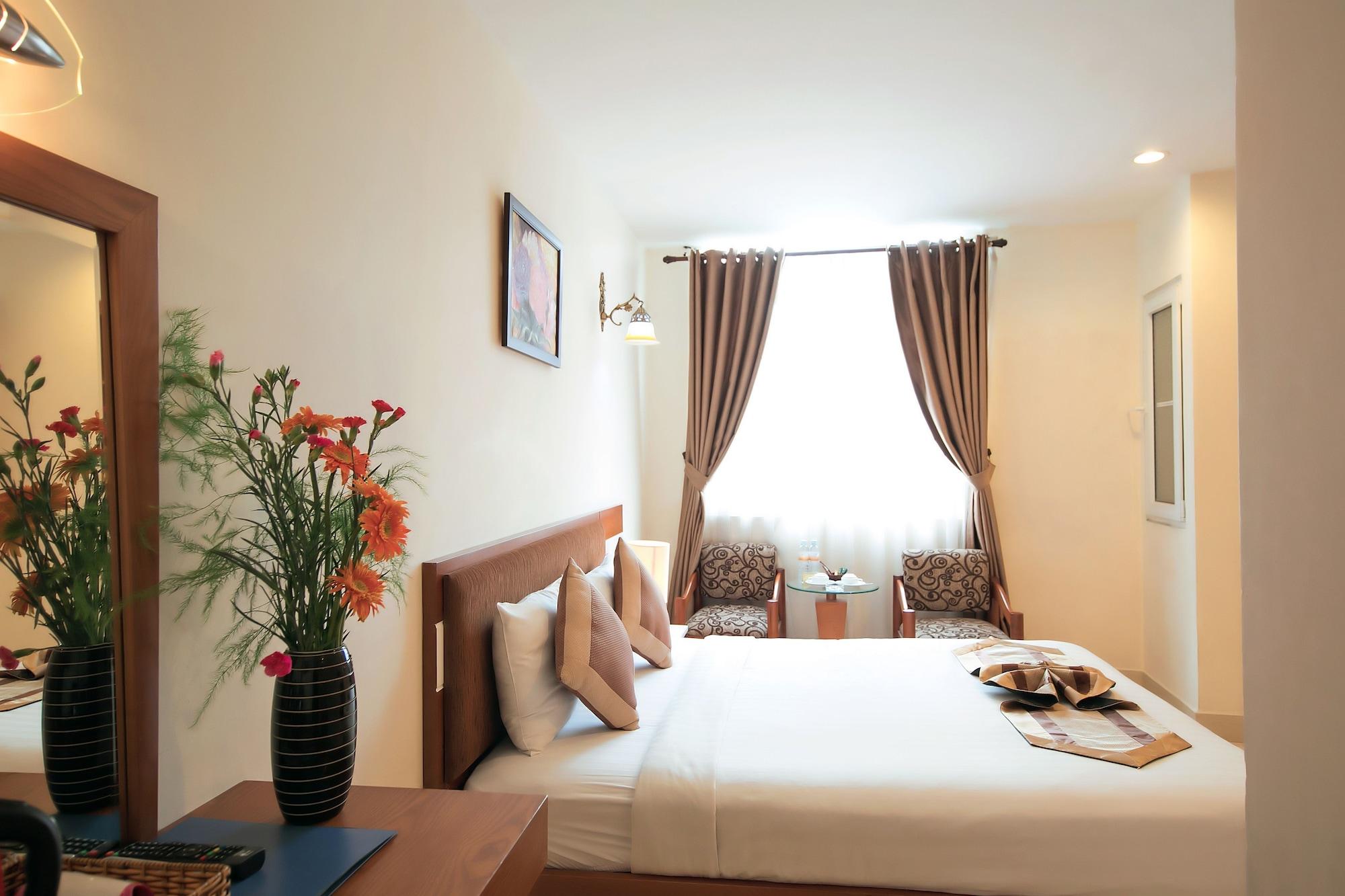 Hotel Valentine Saigon - Bui Vien Street