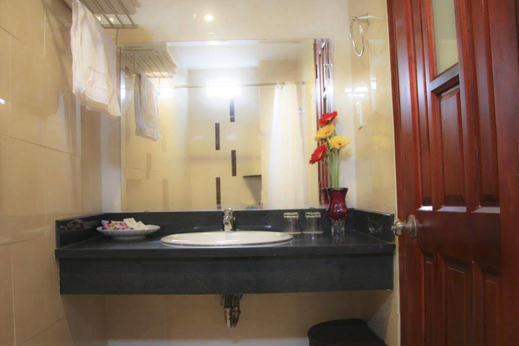 Valentine Saigon - Bui Vien Street Hotel 3*