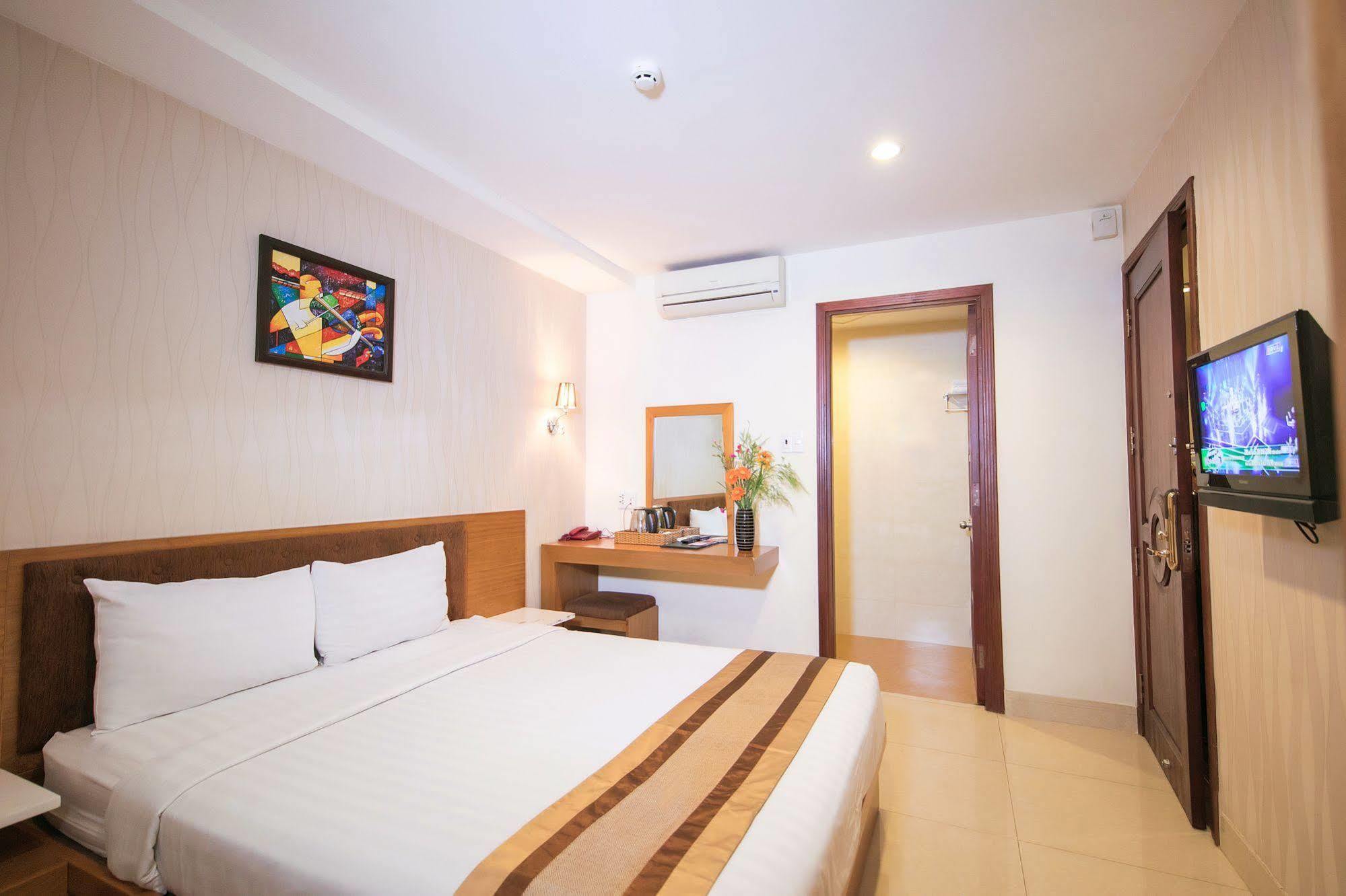 Valentine Saigon - Bui Vien Street 3*